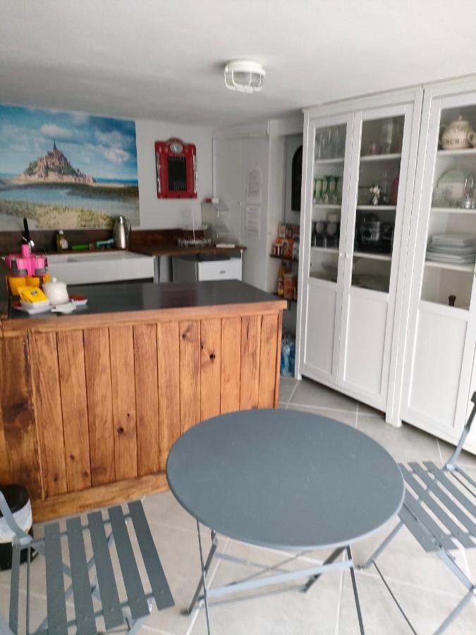 Les Petits Champs Apartment Buais-les-Monts Ngoại thất bức ảnh